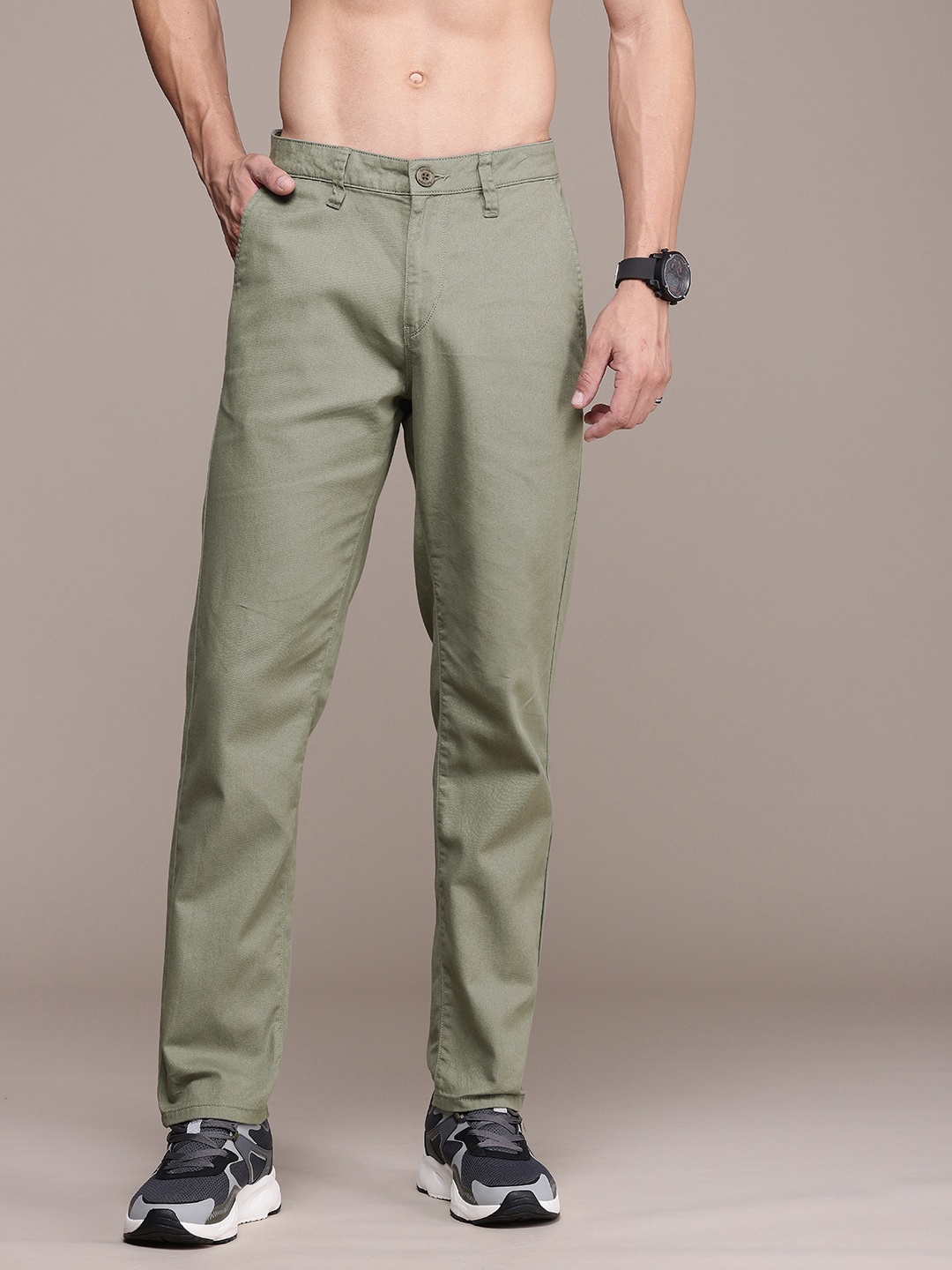

The Roadster Life Co. Men Pure Cotton Chinos Trousers, Green