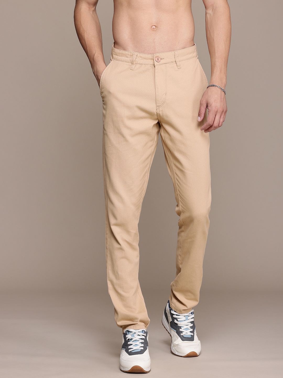 

The Roadster Life Co. Men Tapered Fit Pure Cotton Chinos Trousers, Beige