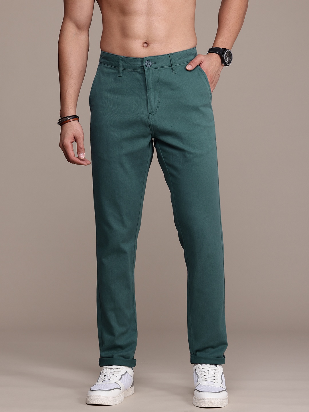 

The Roadster Life Co. Men Pure Cotton Chinos Trousers, Green