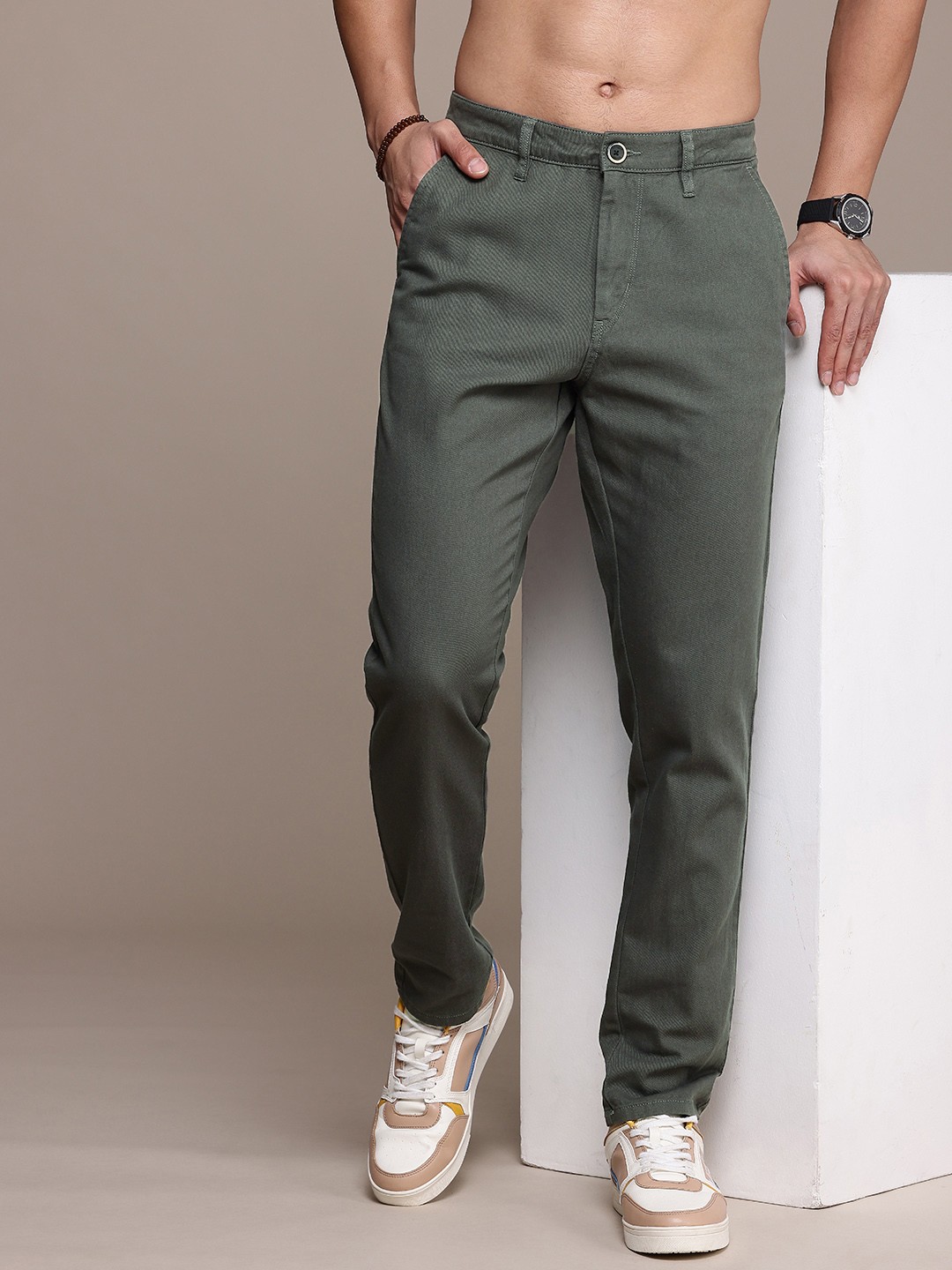 

The Roadster Life Co. Men Tapered Fit Pure Cotton Chinos Trousers, Olive