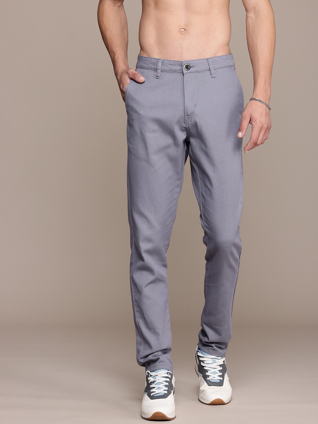

The Roadster Life Co. Men Tapered Fit Pure Cotton Chinos Trousers, Grey