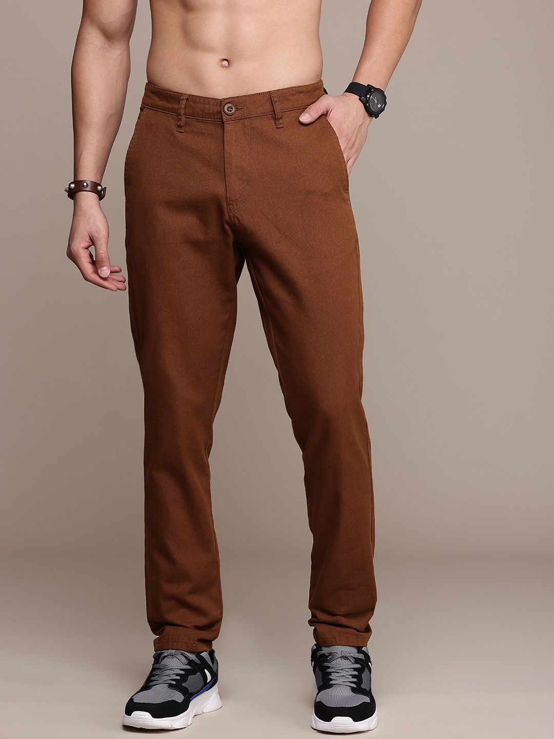 

The Roadster Life Co. Men Pure Cotton Slim Fit Chinos Trousers, Brown