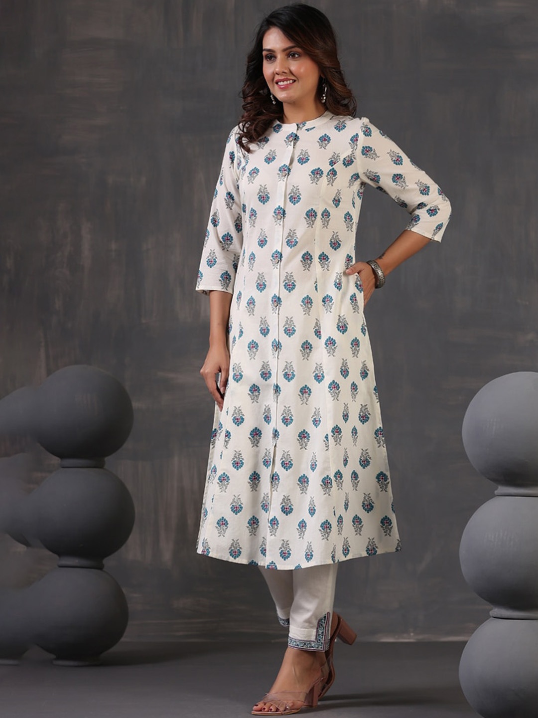 

PIROH Floral Printed Thread Work Straight Kurta, White