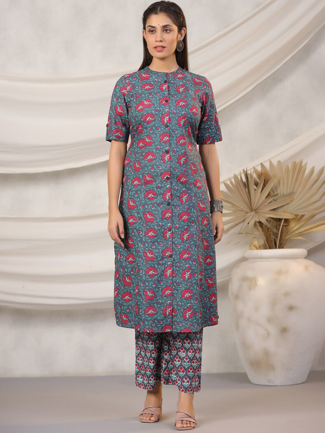 

PIROH Floral Printed Mandarin Collar Pure Cotton A-Line Kurta With Trouser, Green