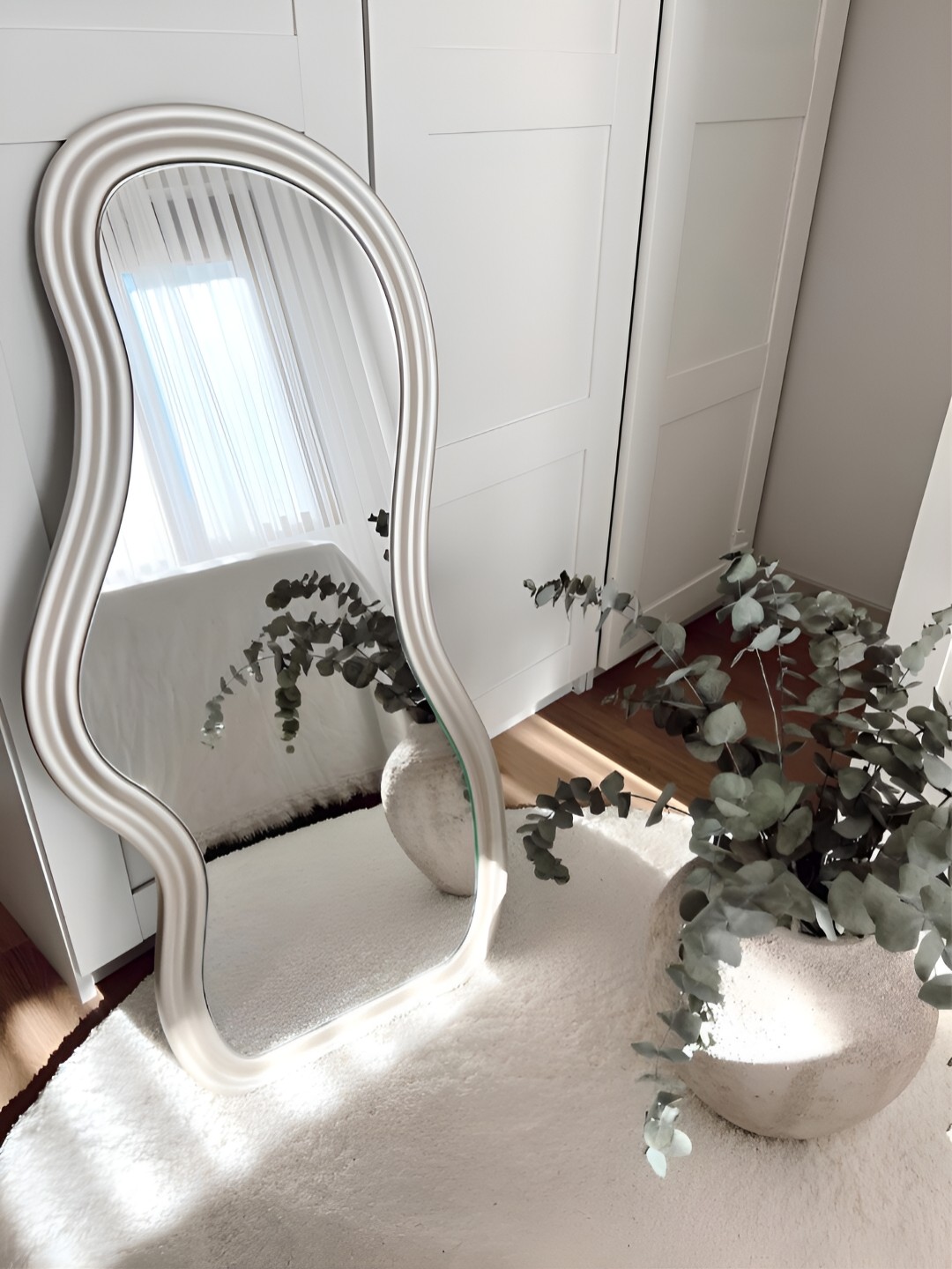 

THE HANDMADE FLAIR Irregular GoldToned Decorative Wall Mirror, Gold