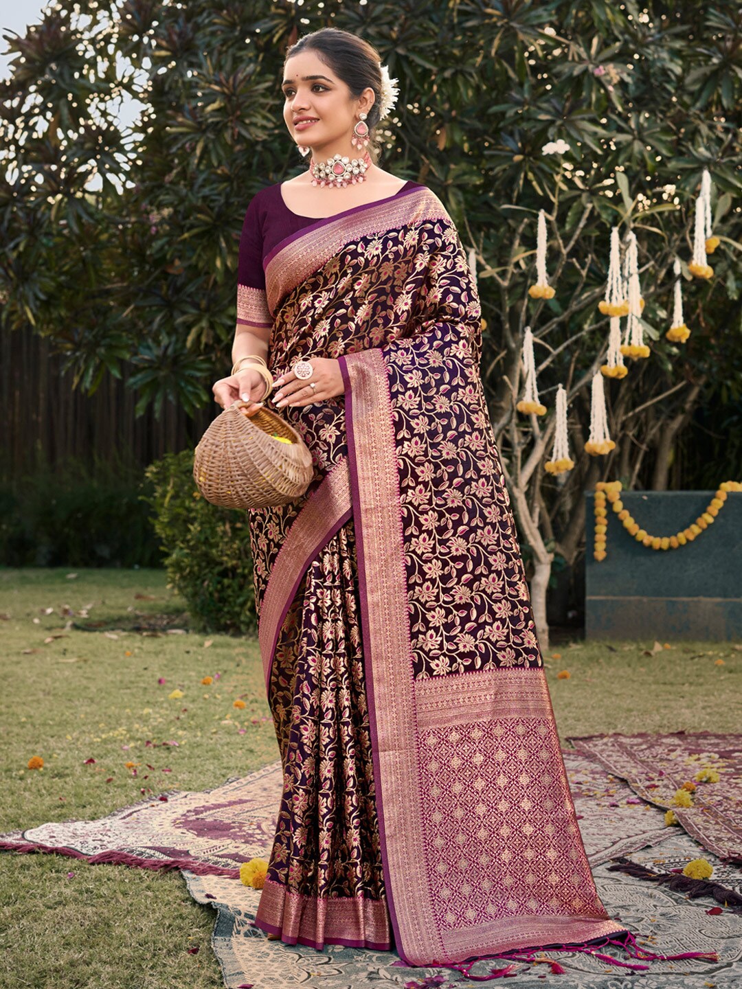 

SANGAM PRINTS Floral Woven Design Zari Satin Banarasi Saree, Purple