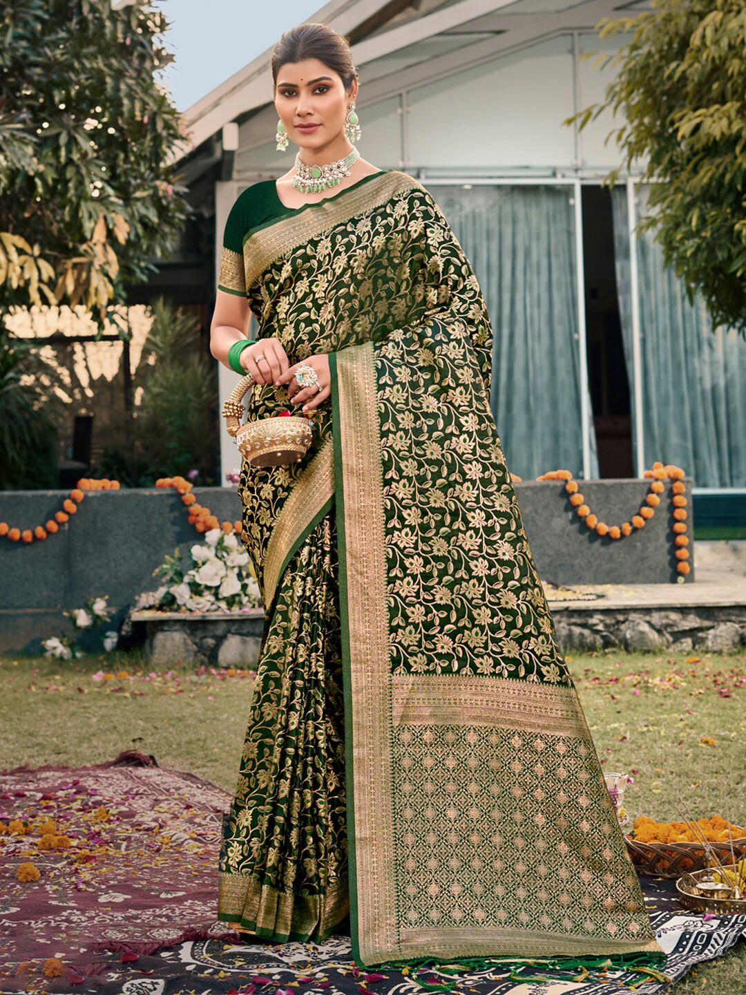 

SANGAM PRINTS Floral Woven Design Zari Satin Banarasi Saree, Green