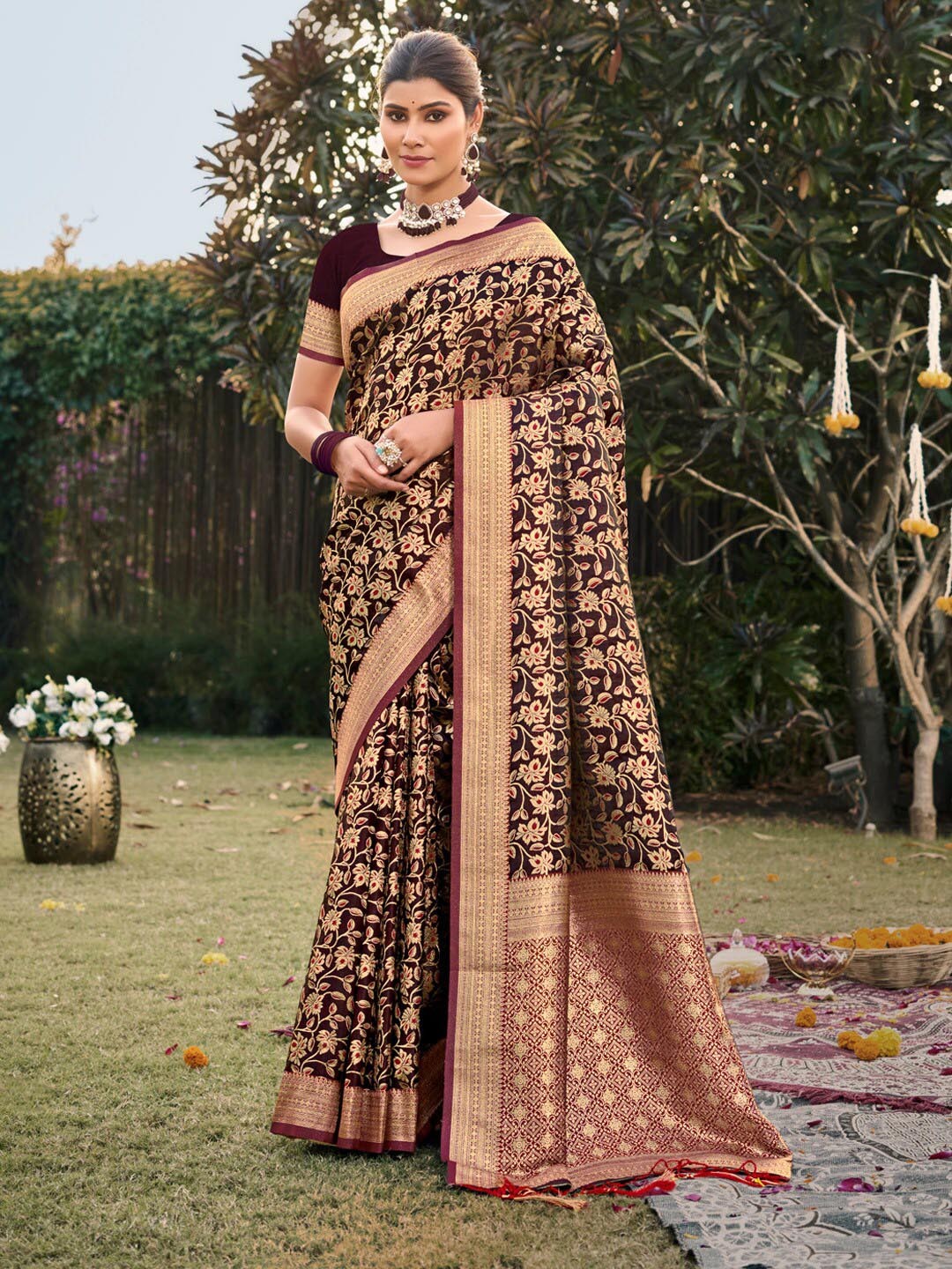 

SANGAM PRINTS Woven Design Zari Satin Banarasi Saree, Brown