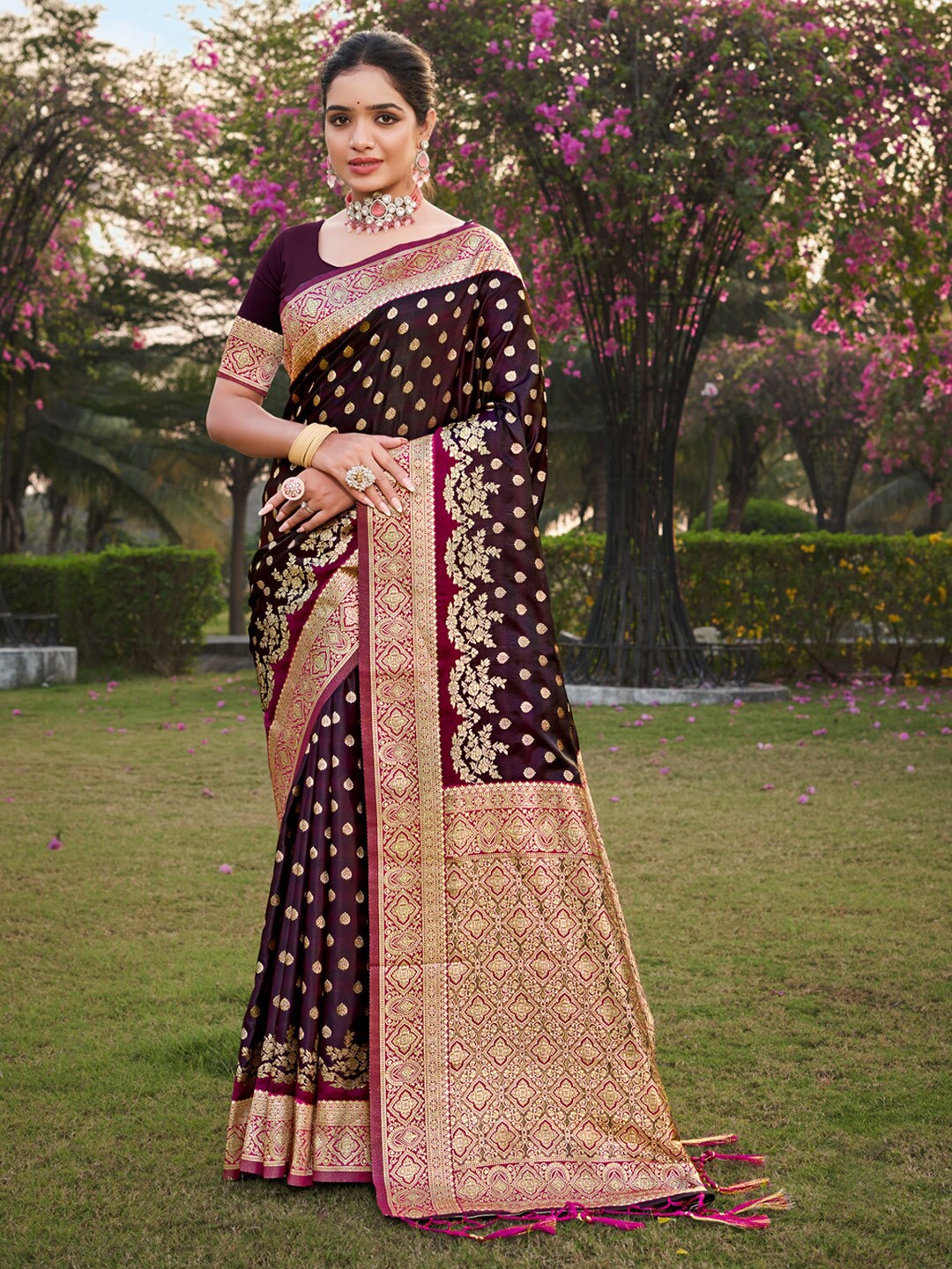 

SANGAM PRINTS Ethnic Motifs Woven Design Zari Satin Banarasi Saree, Purple