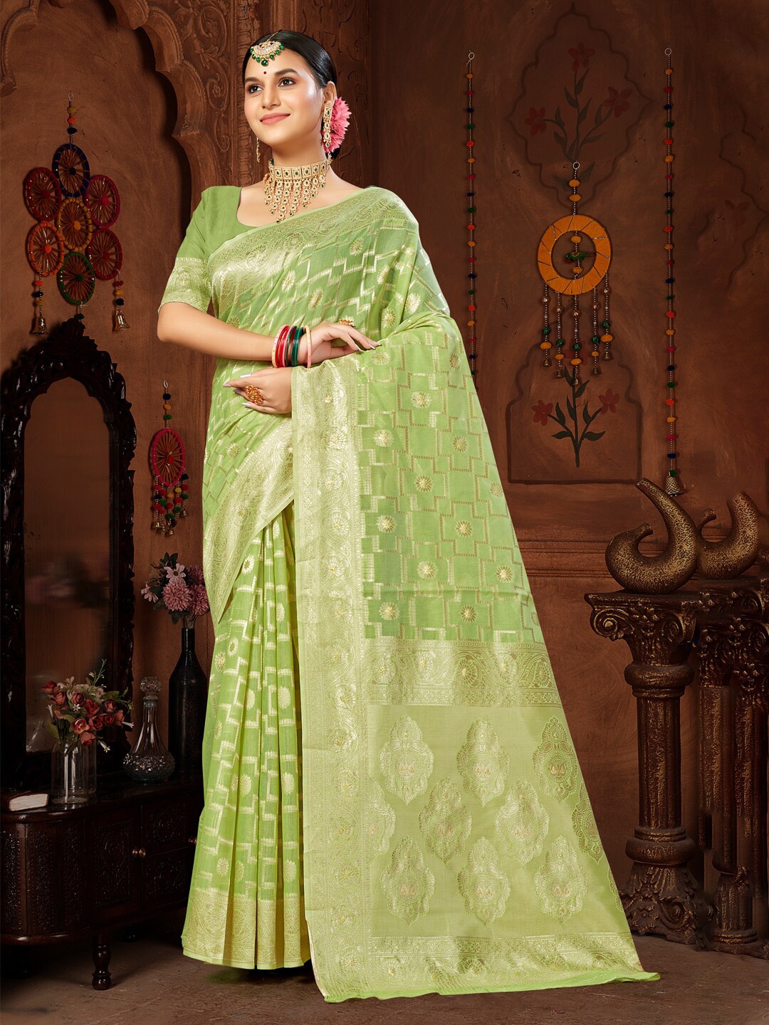 

SANGAM PRINTS Geometric Woven Design Zari Saree, Green