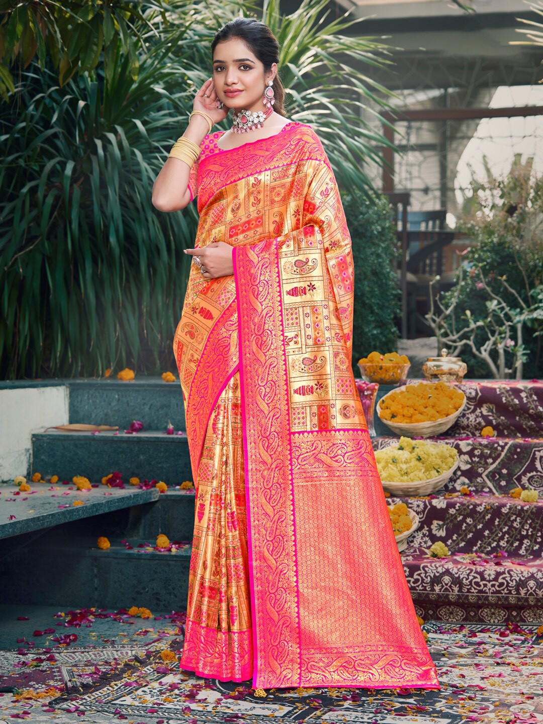

SANGAM PRINTS Woven Design Zari Banarasi Saree, Pink
