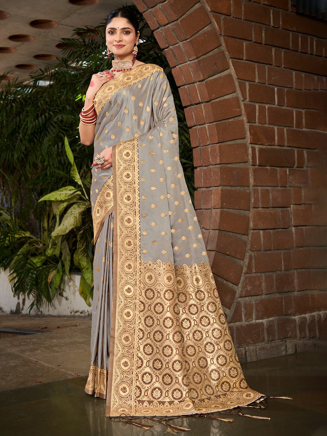 

SANGAM PRINTS Ethnic Motifs Woven Design Zari Satin Banarasi Saree, Grey