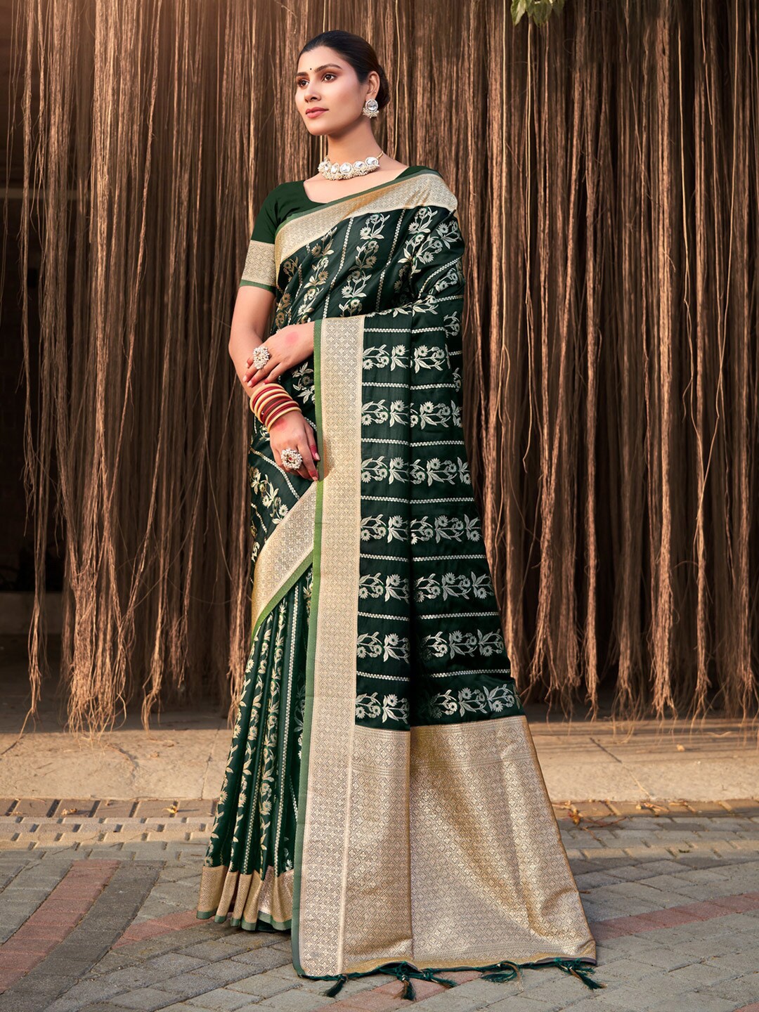 

SANGAM PRINTS Floral Woven Design Zari Satin Banarasi Saree, Green