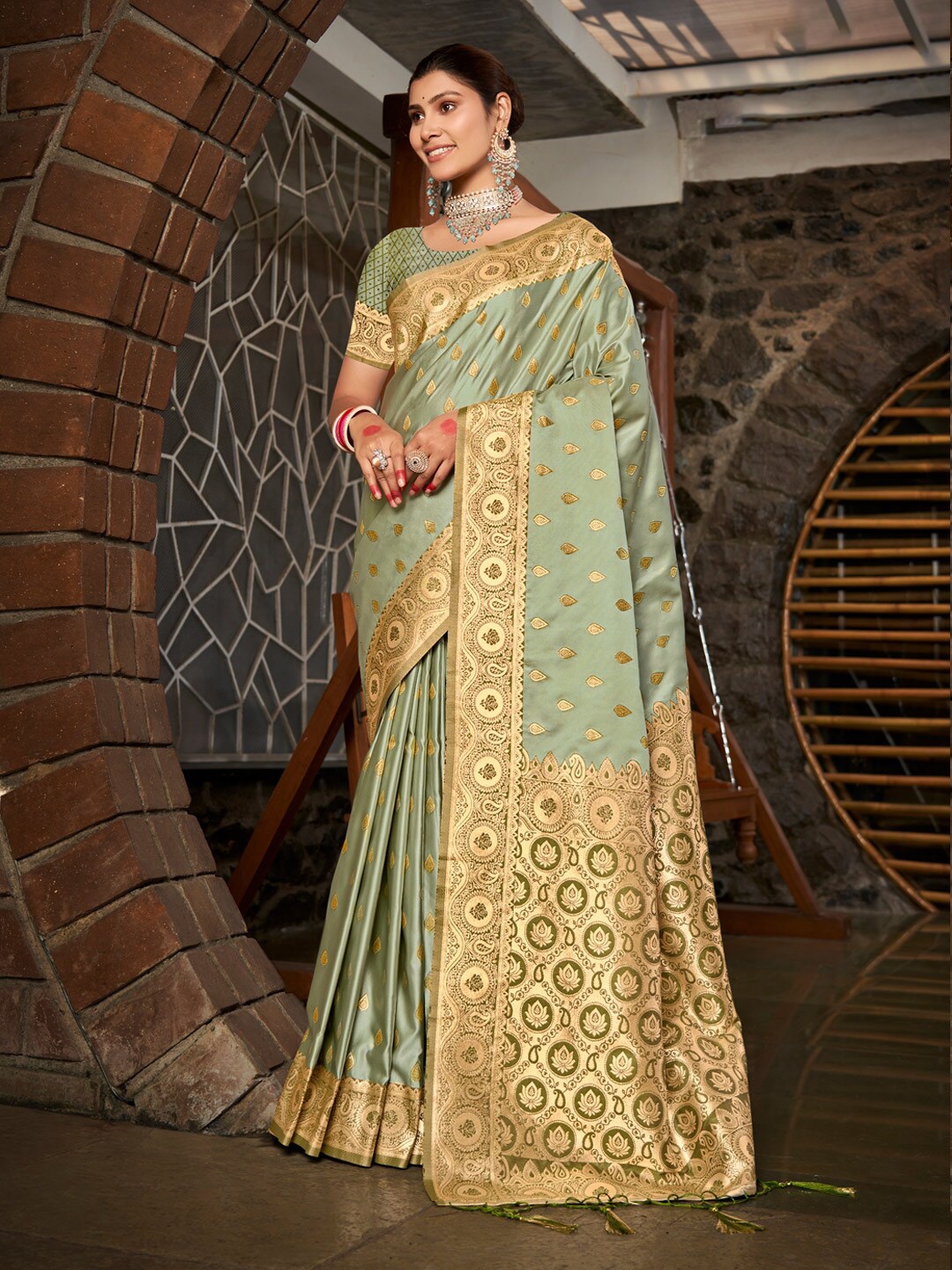 

SANGAM PRINTS Ethnic Motifs Woven Design Zari Satin Banarasi Saree, Green