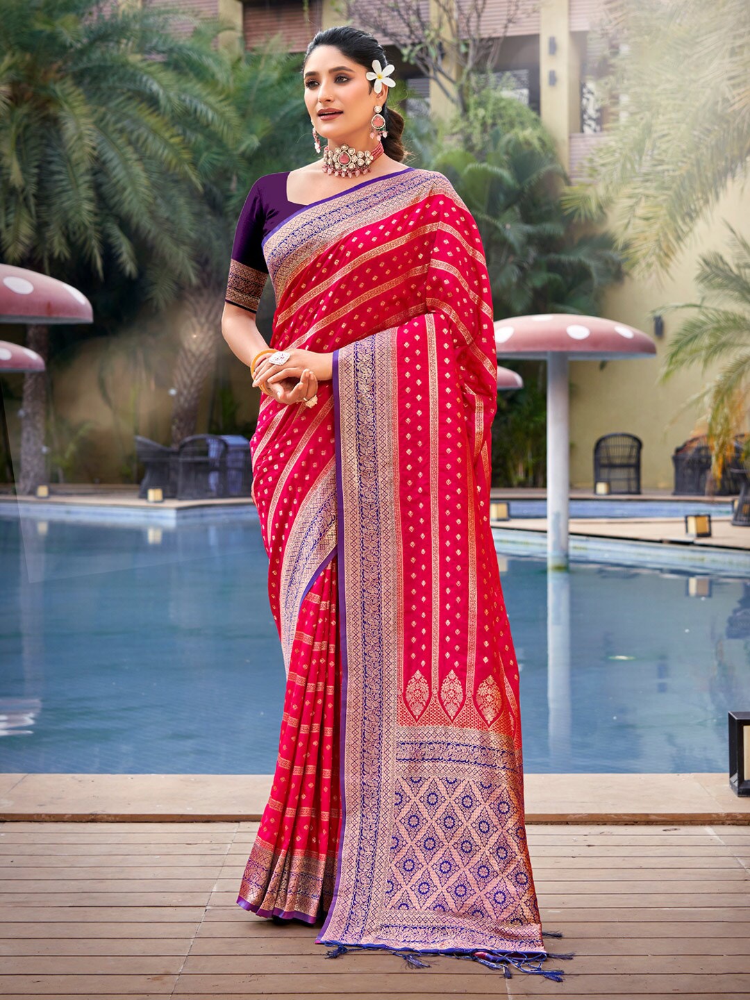 

SANGAM PRINTS Ethnic Motifs Woven Design Zari Banarasi Saree, Red