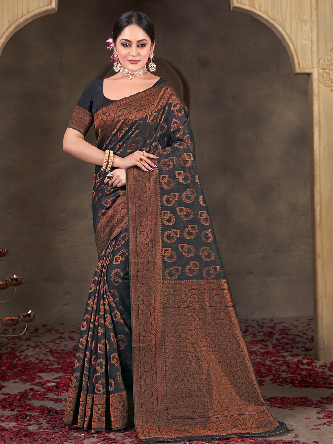 

SANGAM PRINTS Woven Design Zari Saree, Navy blue