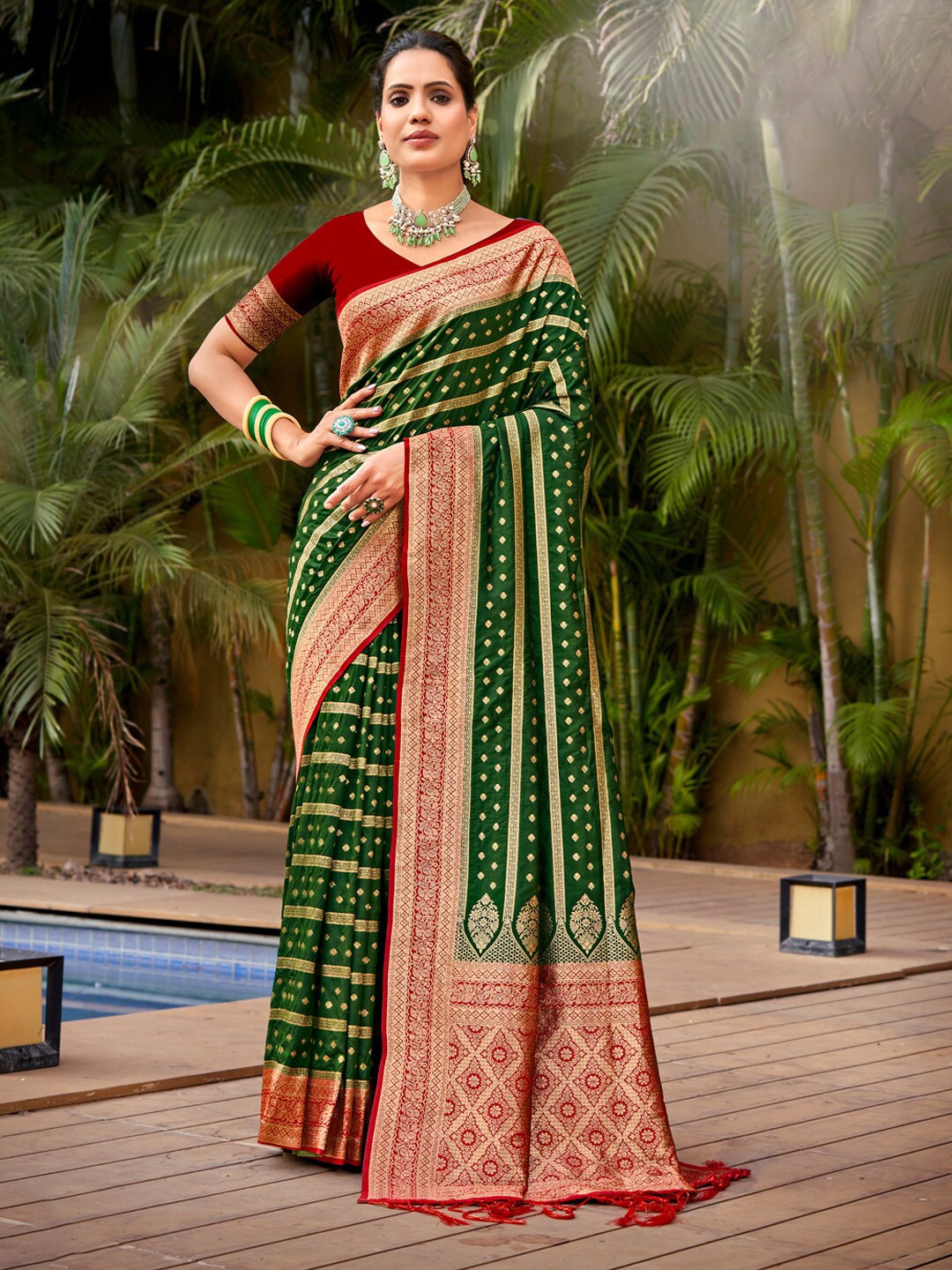 

SANGAM PRINTS Ethnic Motifs Woven Design Zari Banarasi Saree, Green