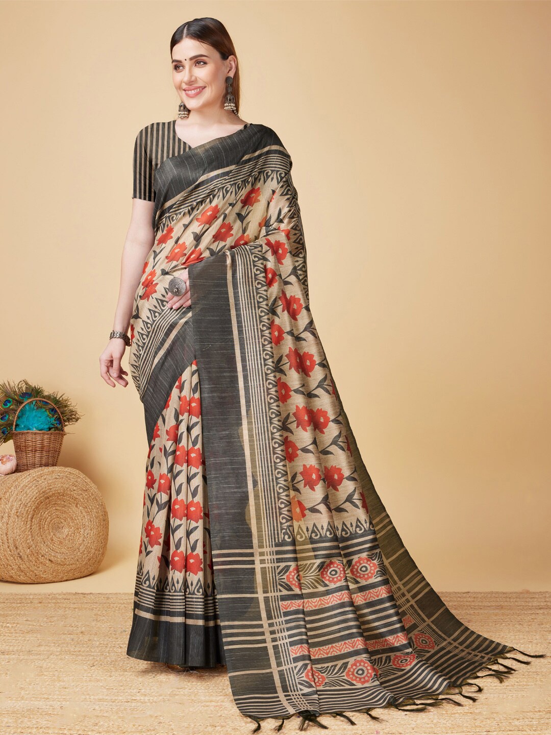 

SANGAM PRINTS Floral Printed Mysore Silk Saree, Beige