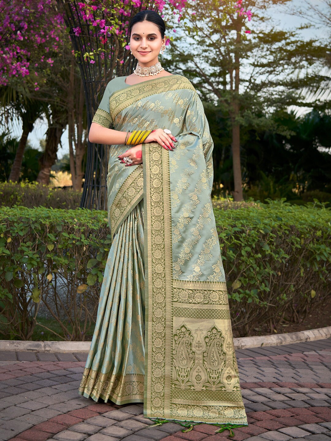 

SANGAM PRINTS Floral Woven Design Zari Satin Banarasi Saree, Green