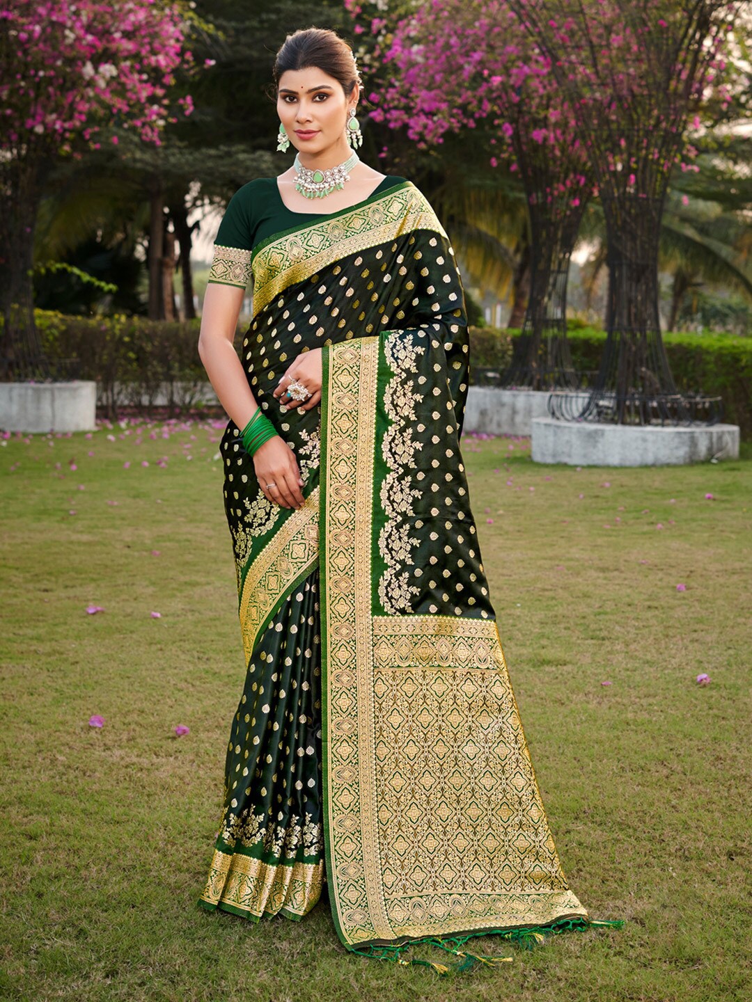 

SANGAM PRINTS Ethnic Motifs Woven Design Zari Satin Banarasi Saree, Green