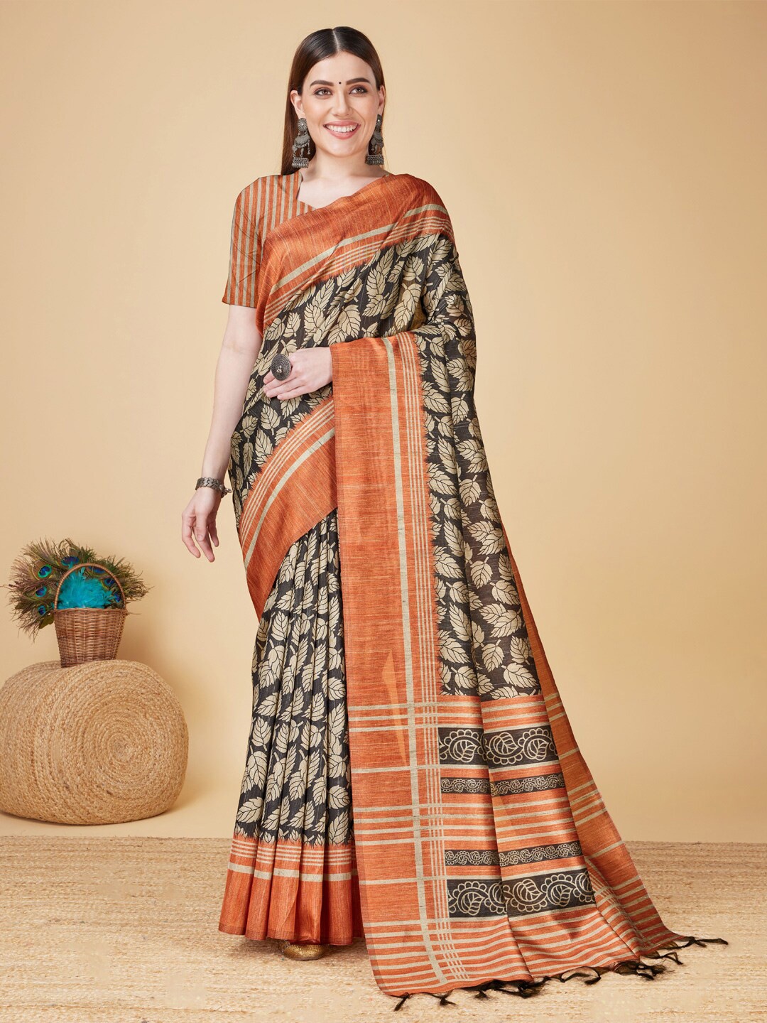 

SANGAM PRINTS Floral Printed Mysore Silk Saree, Black