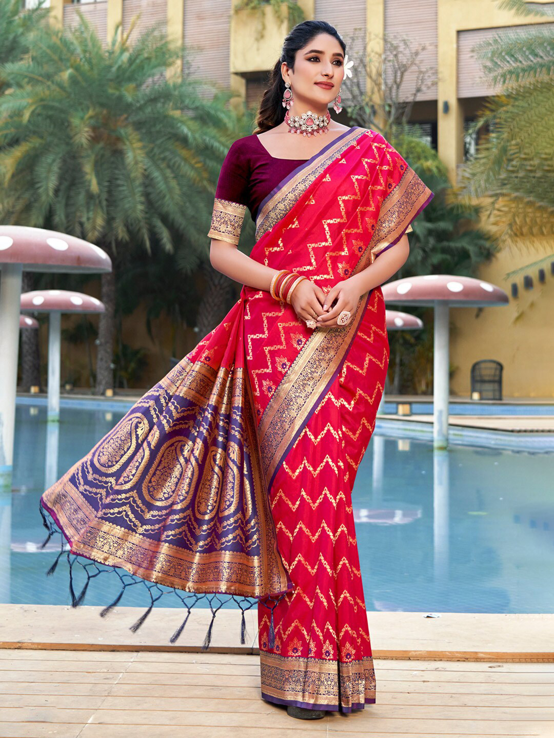 

SANGAM PRINTS Abstract Woven Design Zari Banarasi Saree, Pink