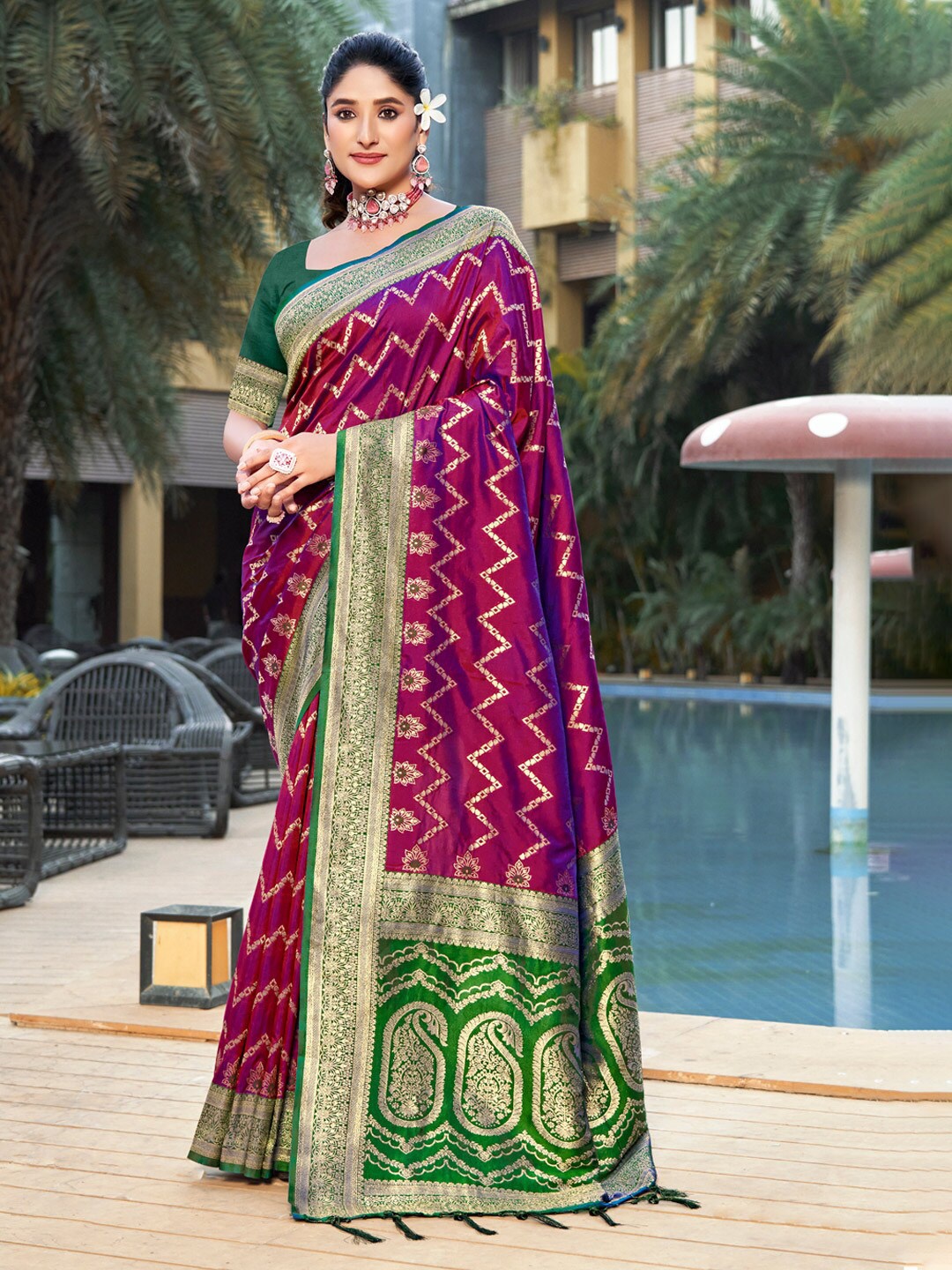 

SANGAM PRINTS Ethnic Motifs Woven Design Zari Banarasi Saree, Purple