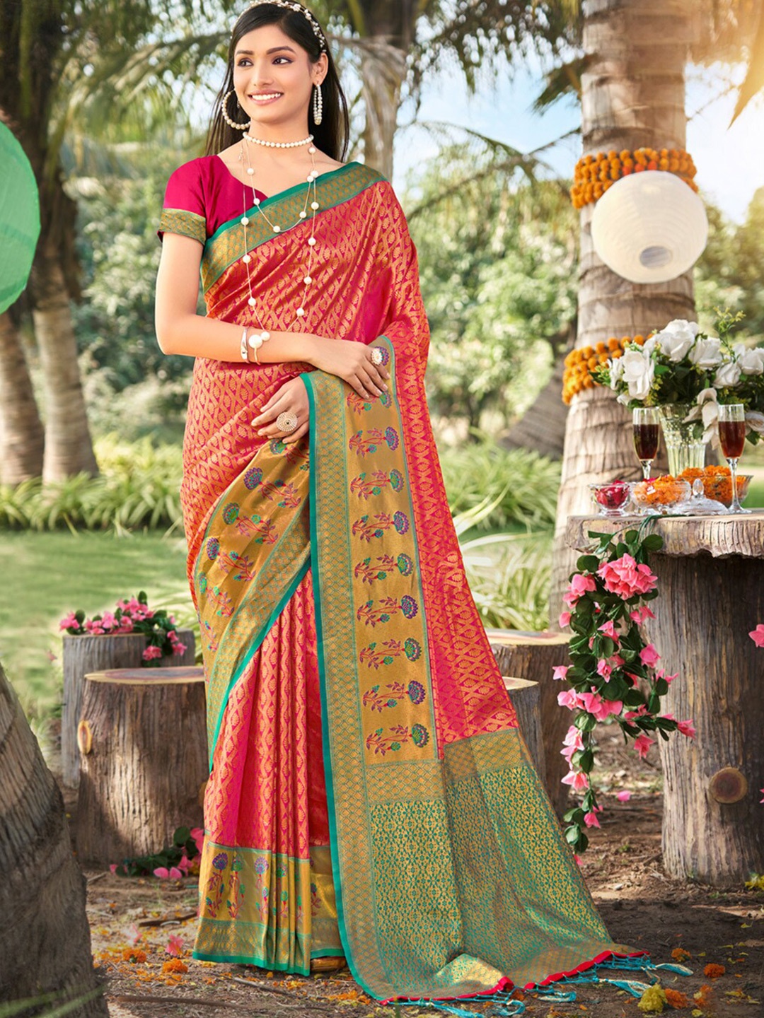 

SANGAM PRINTS Ethnic Motifs Zari Banarasi Saree, Red