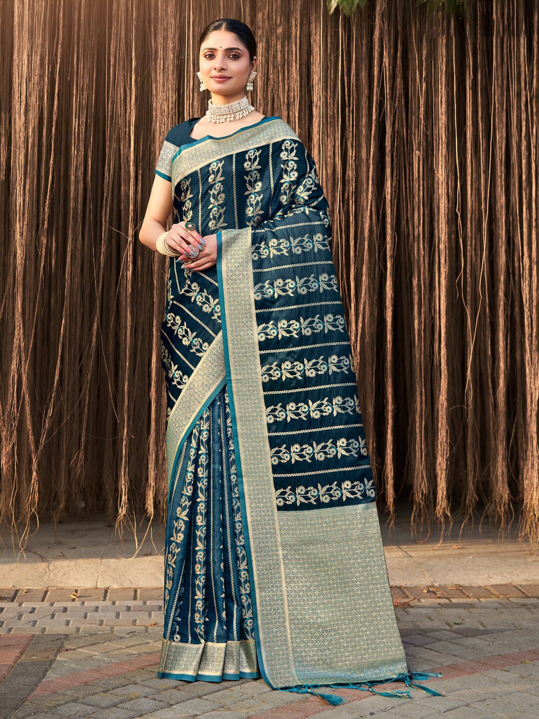 

SANGAM PRINTS Woven Design Zari Satin Banarasi Saree, Sea green