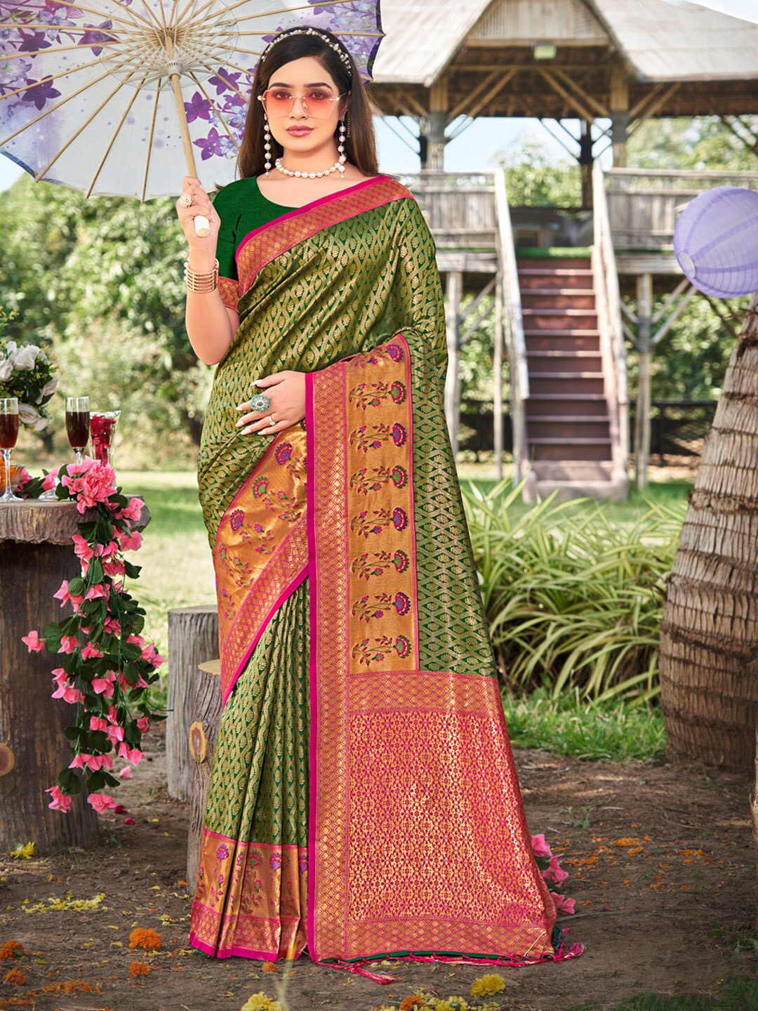 

SANGAM PRINTS Ethnic Motifs Woven Design Zari Banarasi Saree, Green
