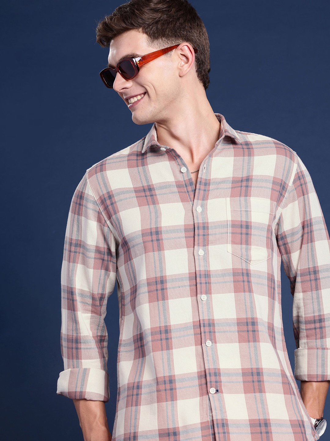 

Mast & Harbour Men Standard Checked Casual Shirt, Burgundy