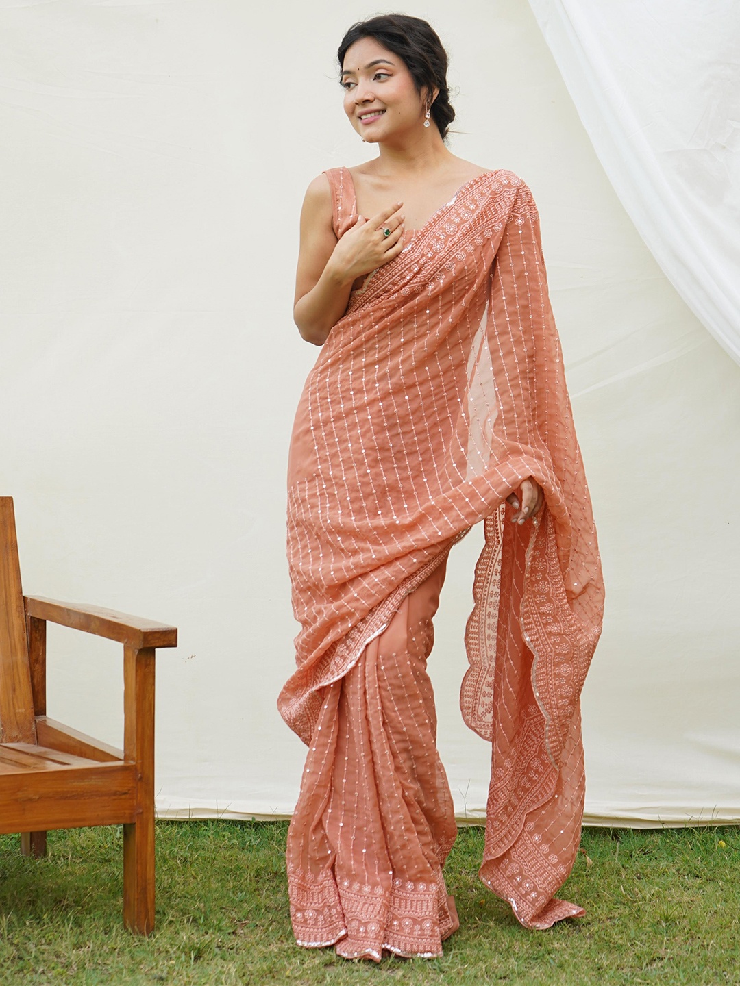 

Ekasya Floral Embroidered Embellished Sequinned Saree, Peach
