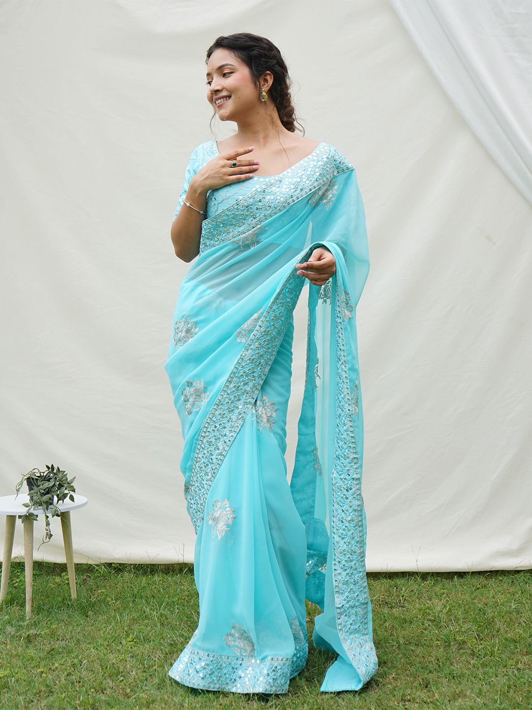 

Ekasya Embellished Party Saree, Turquoise blue