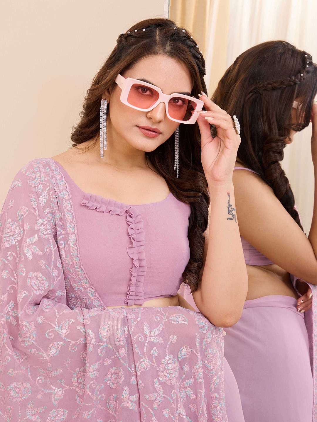 

VAIRAGEE Floral Sequinned Saree, Purple