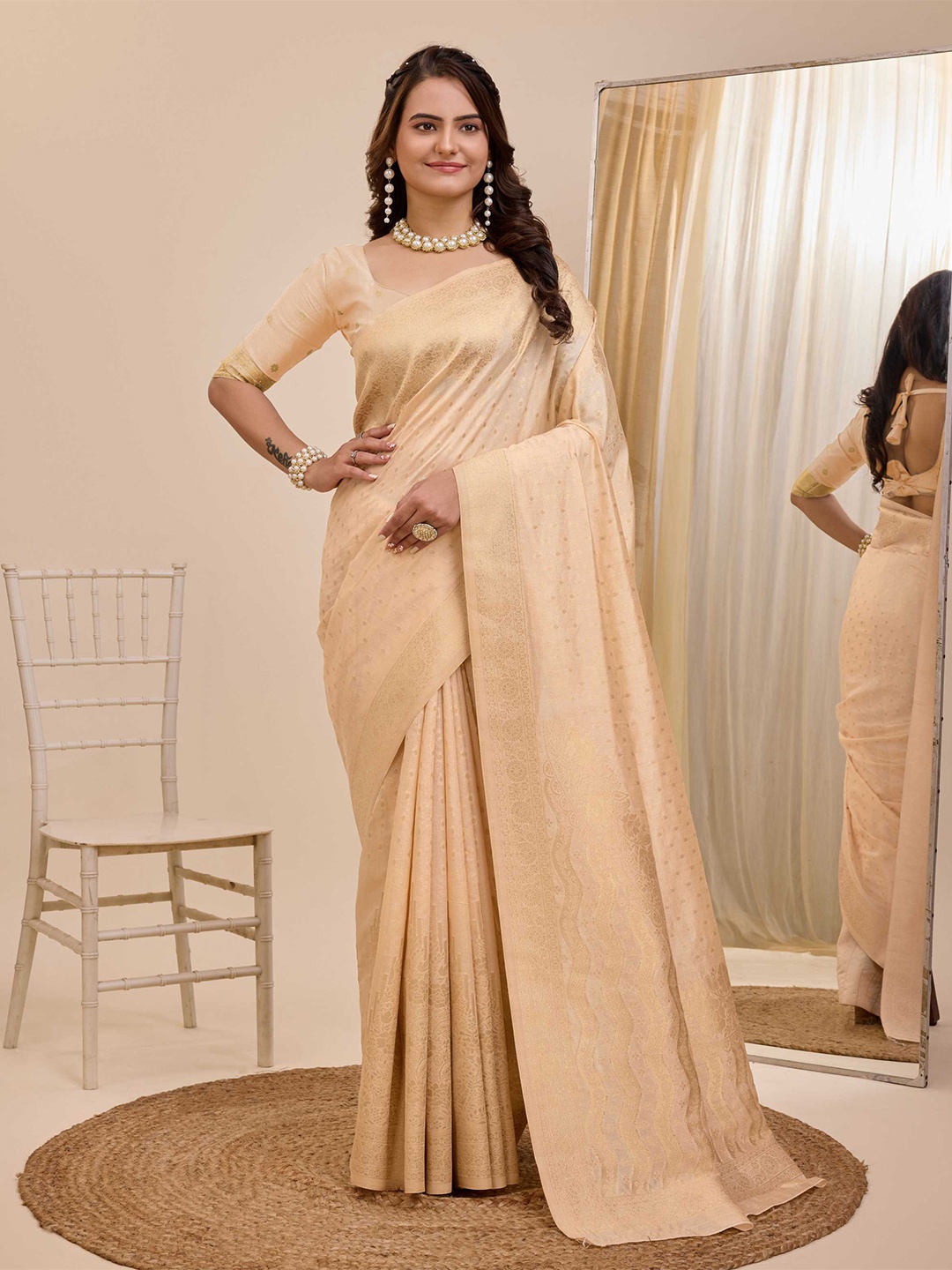 

VAIRAGEE Woven Design Zari Saree, Cream
