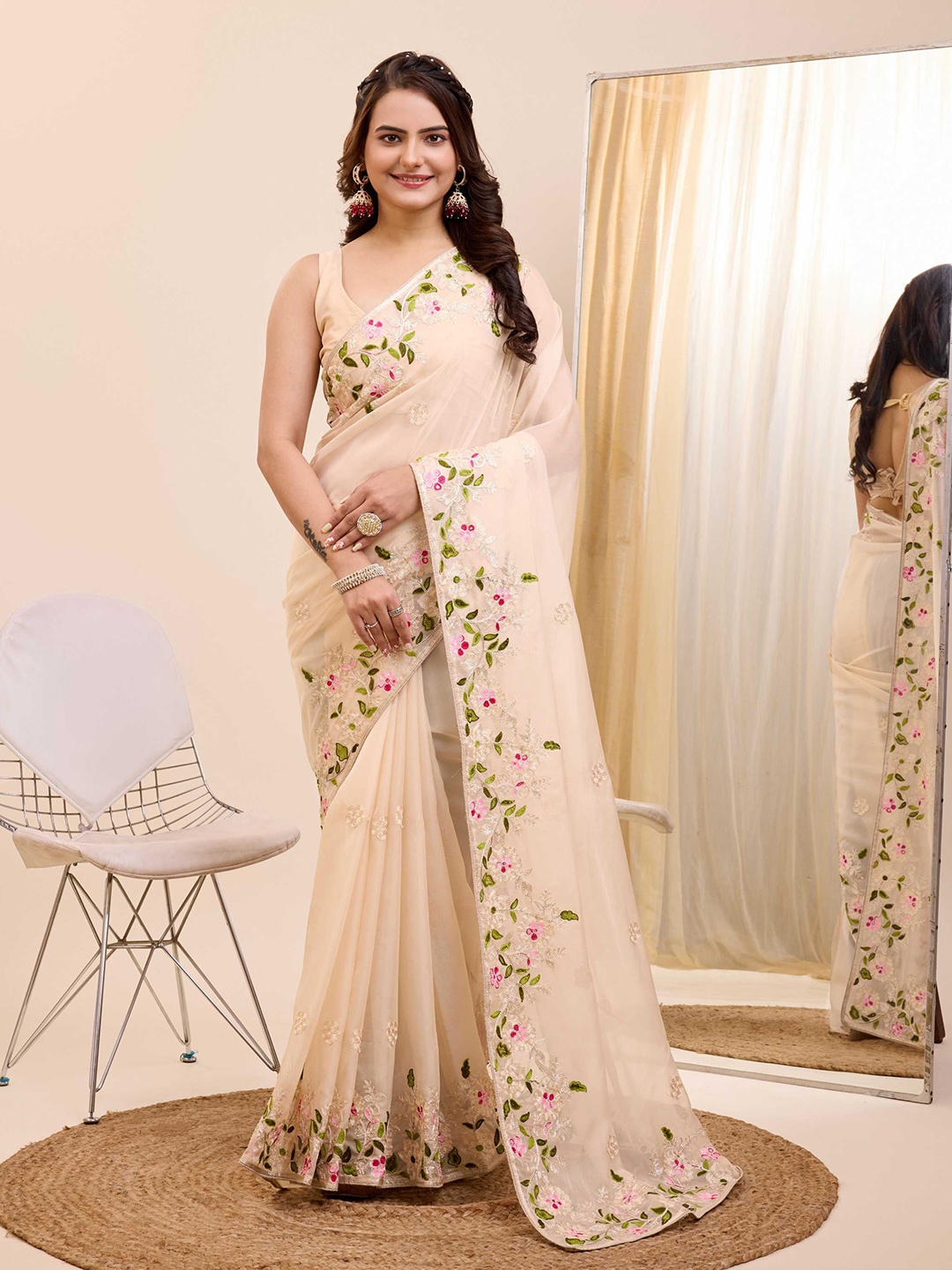 

VAIRAGEE Floral Embroidered Organza Saree, Cream