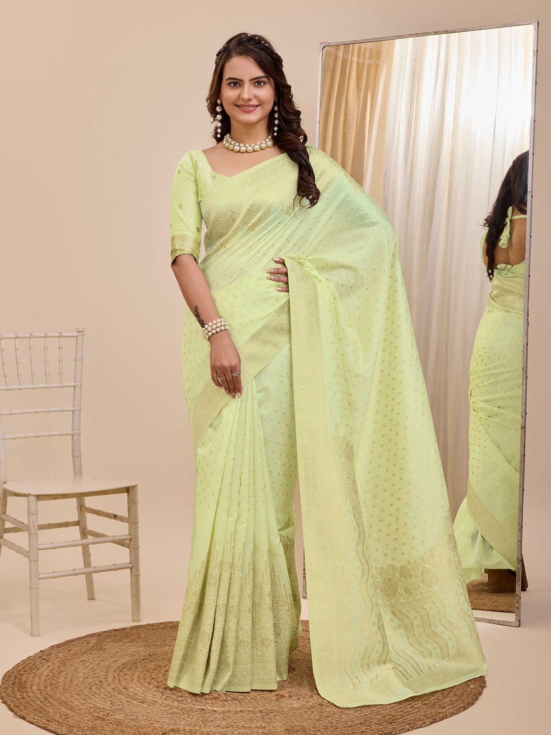 

VAIRAGEE Woven Design Zari Saree, Olive