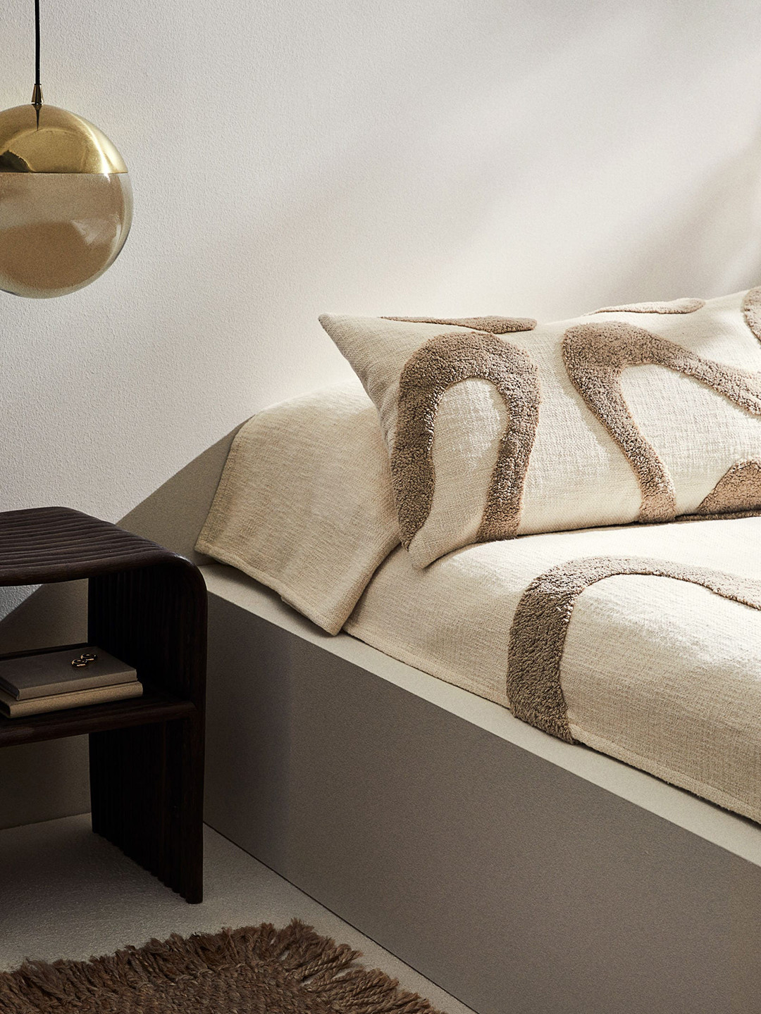 

H&M White & Brown Tufted Cotton Throw Bed Covers