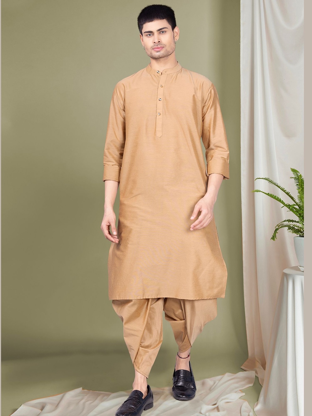 

SHIWAM ETHNIX Mandarin Collar Long Cuffed Sleeves Straight Kurta With Dhoti Pant, Brown