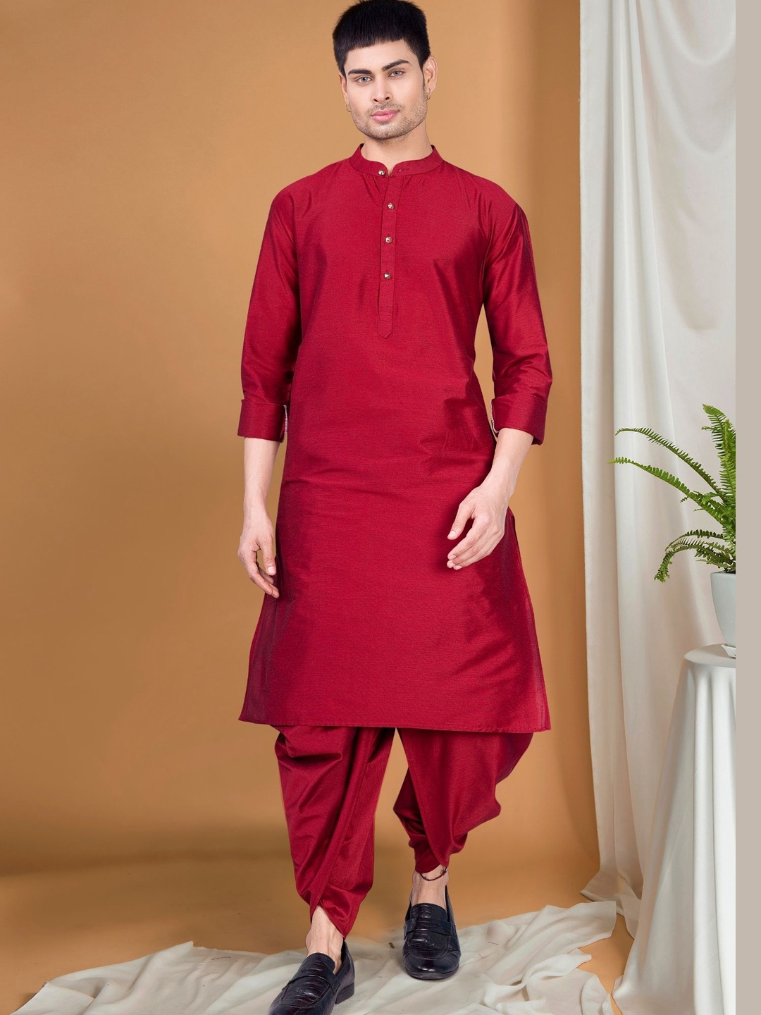 

SHIWAM ETHNIX Mandarin Collar Cuffed Sleeves Straight Kurta With Dhoti Pant, Red
