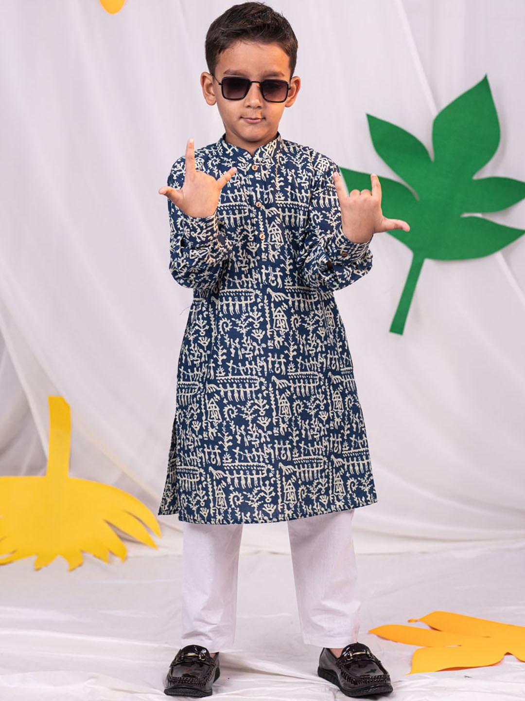 

VASTRAMAY Boys Printed Regular Pure Cotton Kurta with Pyjamas, Navy blue