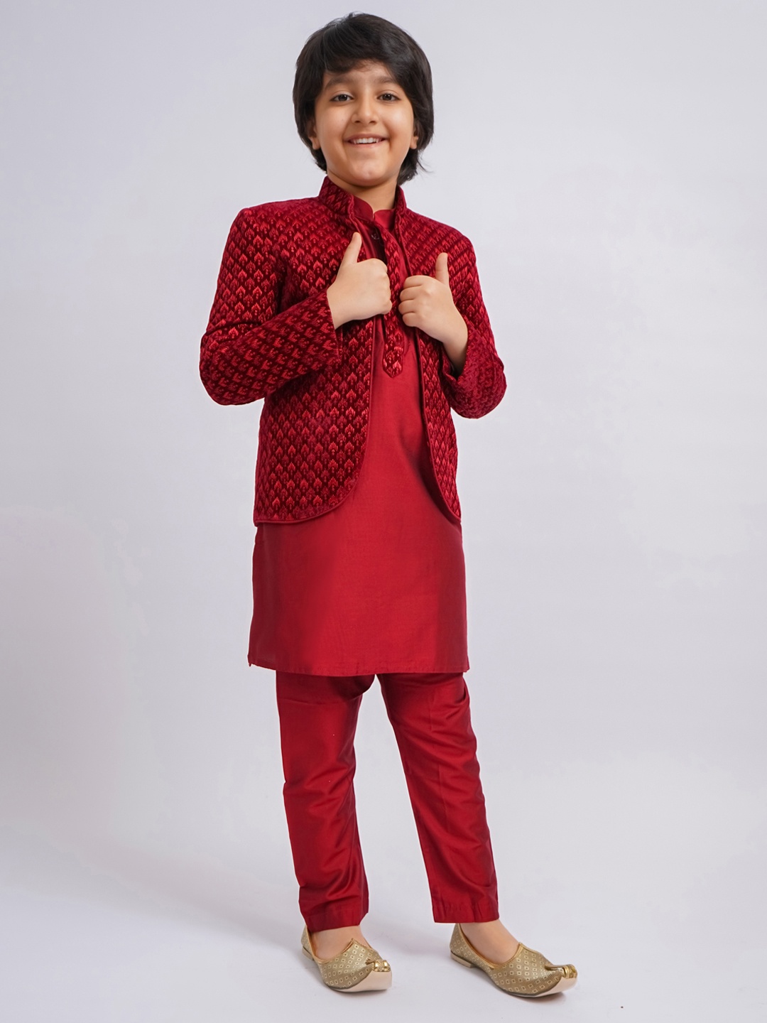 

VASTRAMAY Boys Regular Sequinned Kurta with Pyjamas, Maroon