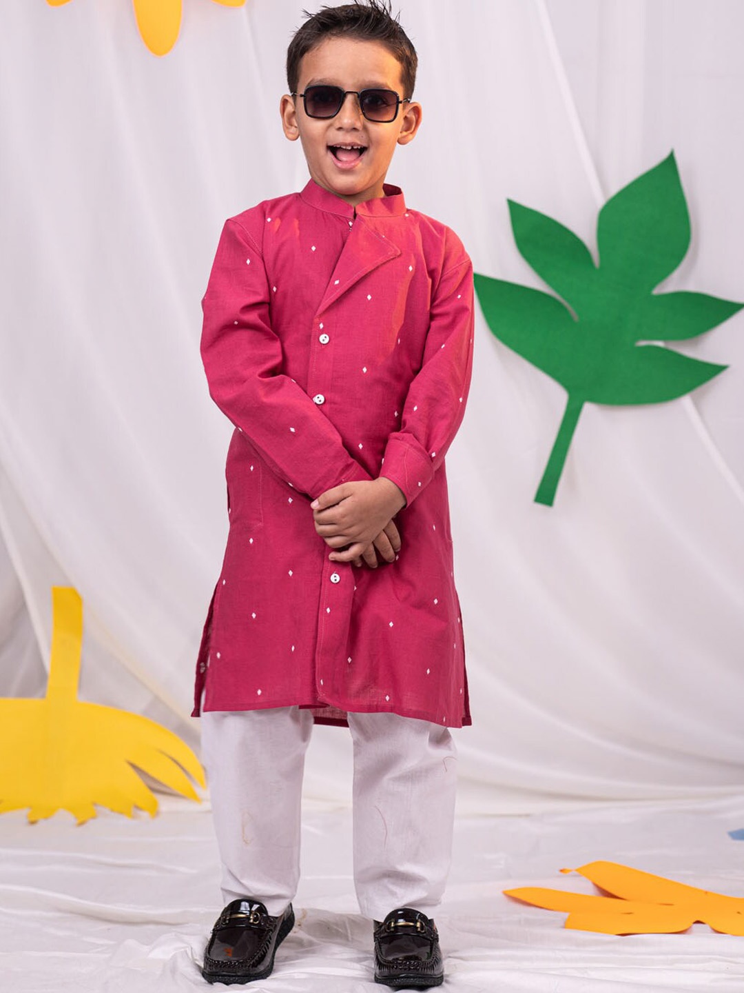 

VASTRAMAY Boys Floral Printed Regular Pure Cotton Kurta with Pyjamas, Pink