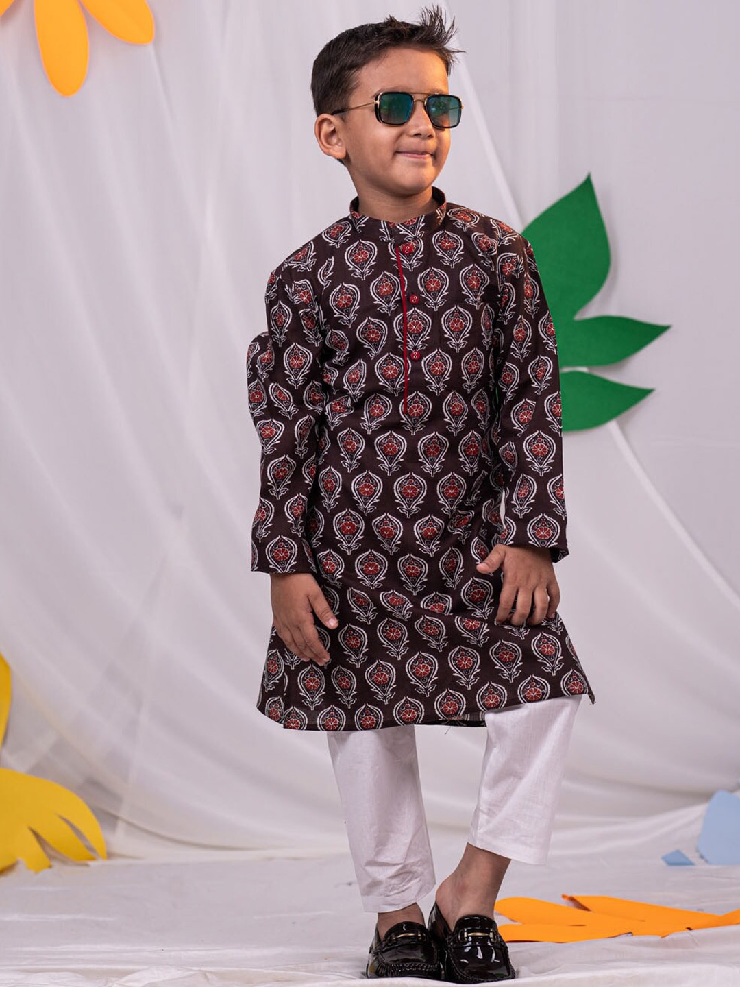 

VASTRAMAY Boys Ethnic Motifs Printed Regular Pure Cotton Straight Kurta with Pyjamas, Coffee brown