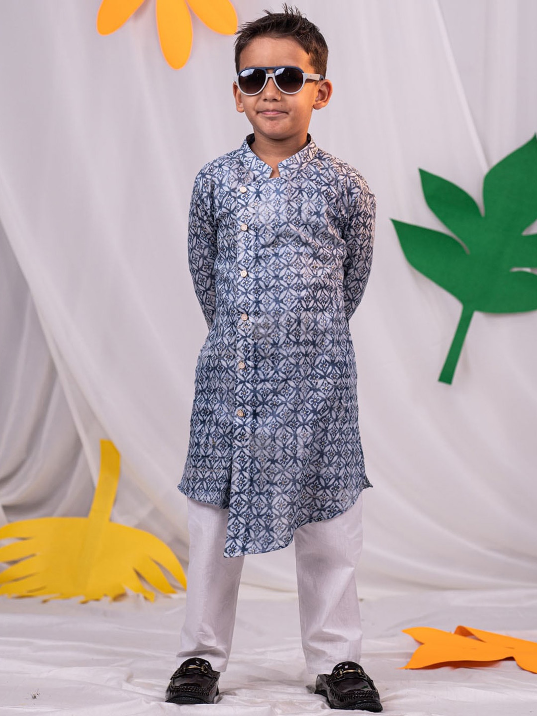 

VASTRAMAY Boys Floral Printed Angrakha Pure Cotton Kurta with Pyjamas, Blue