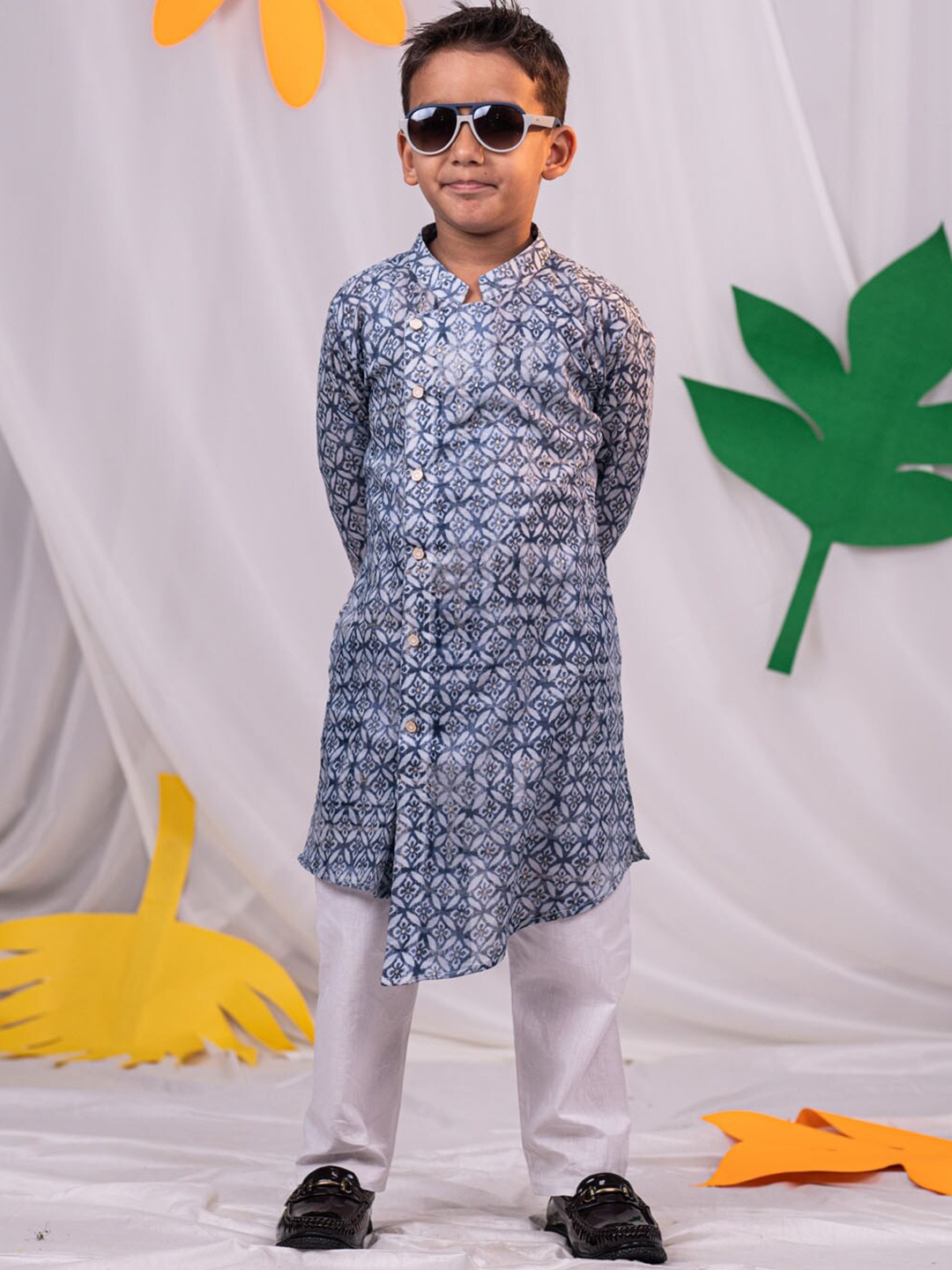 

VASTRAMAY Boys Floral Printed Angrakha Pure Cotton Kurta with Pyjamas, Blue