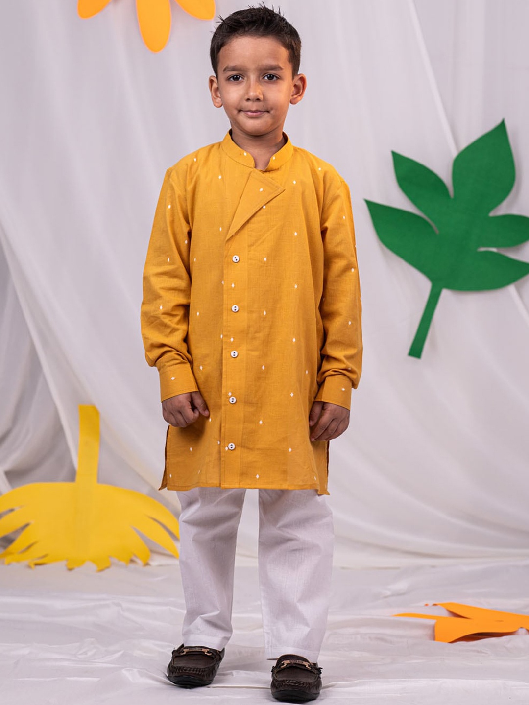

VASTRAMAY Boys Printed Straight Pure Cotton Kurta with Pyjamas, Mustard
