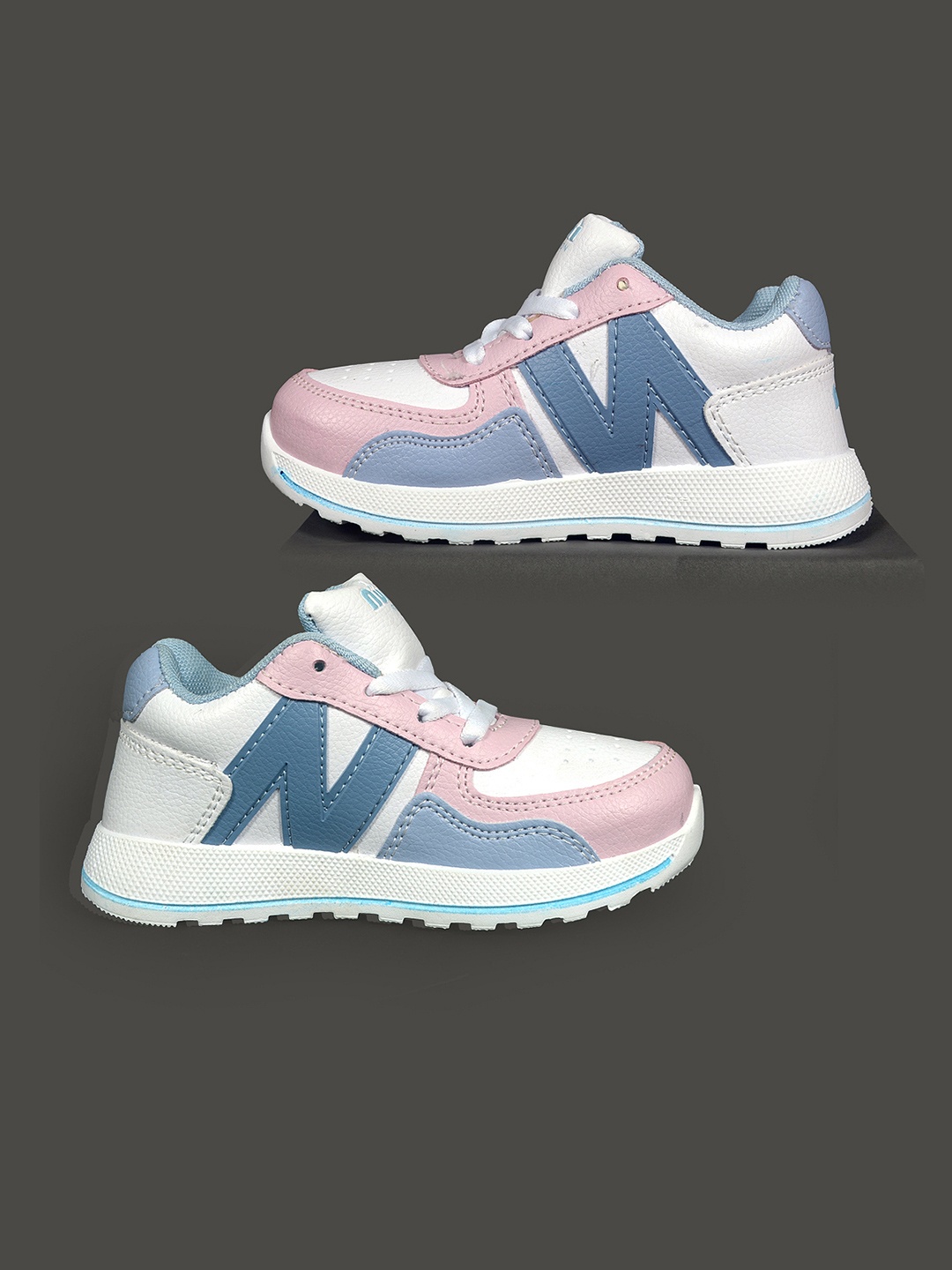 

FEETWELL SHOES Kids Colourblocked Sneakers, Pink