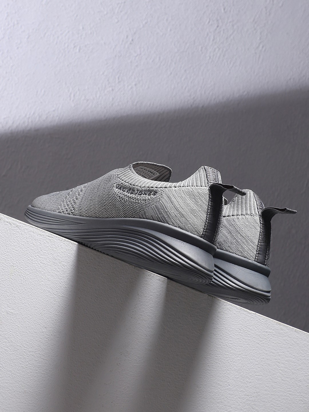 

Jack & Jones Men JFWONLUS24 Textured Slip On Sneakers, Grey