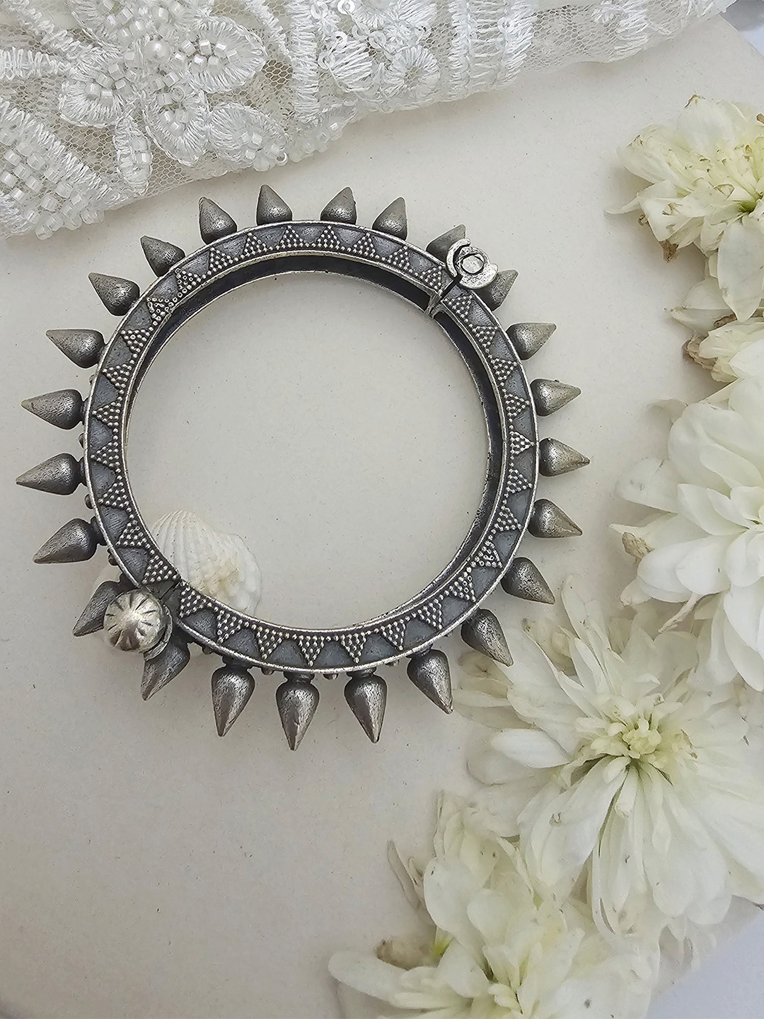 

Binnis Wardrobe Silver-Plated Antique Bangle